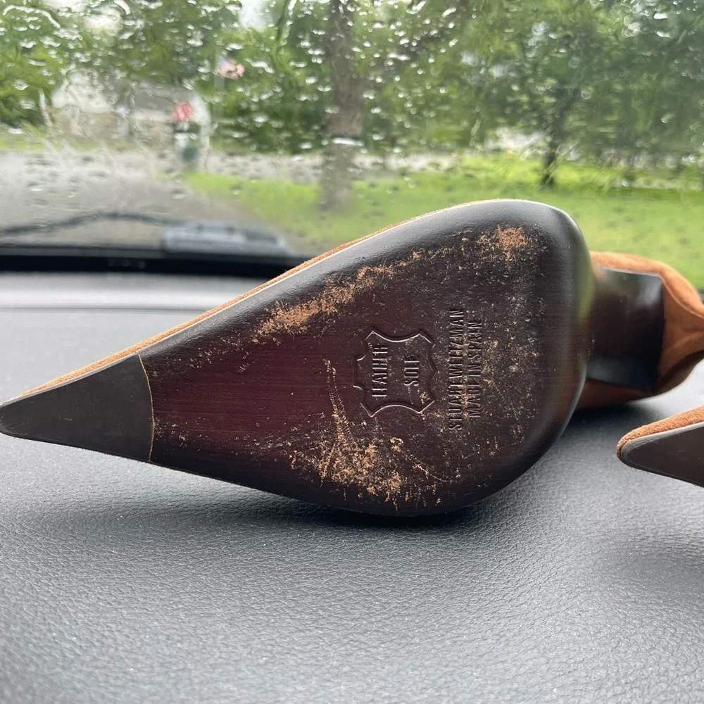 Stuart Weitzman Brown Heels with Pointed Toe and Stiletto - Picture 8 of 8